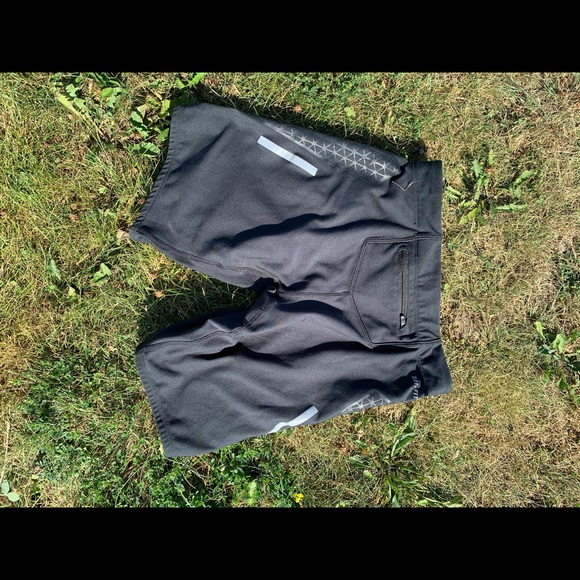 BUNDLE OF BRANDED CLOTHES FOR SALE - Picture 4 of 15